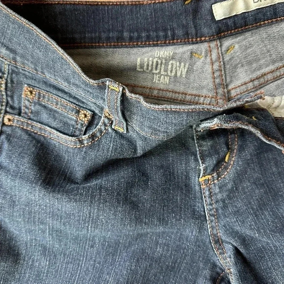 DKNY | LUDLOW DARK WASH DENIM JEANS | SIZE: 6 REGULAR - Picture 7 of 7